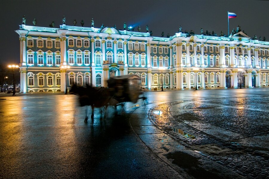 Мистический петербург истории. Призраки Санкт-Петербурга призраки Санкт Петербурга. Город призрак Санкт Петербург. Призраки зимнего дворца в Санкт-Петербурге. Дворец с призраками в Санкт-Петербурге.