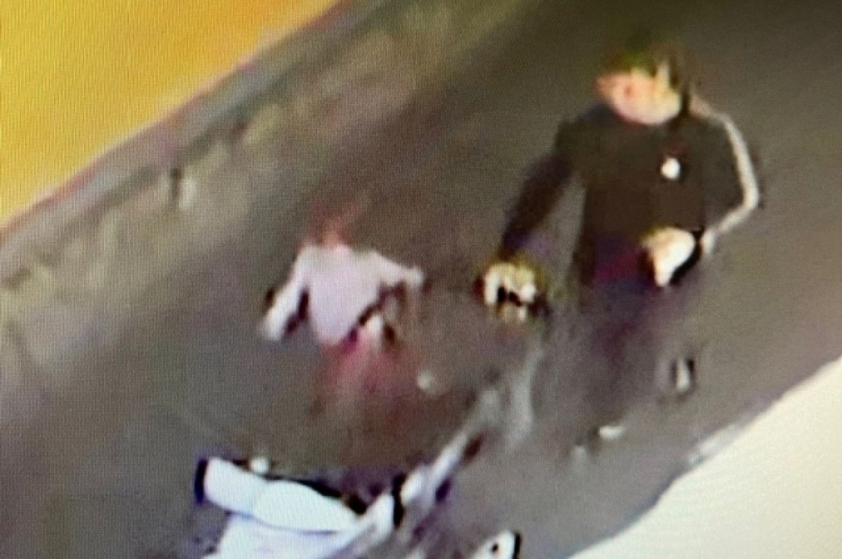    Полиция разыскивает двухлетнюю девочку, ушедшую гулять с нетрезвым мужчиной