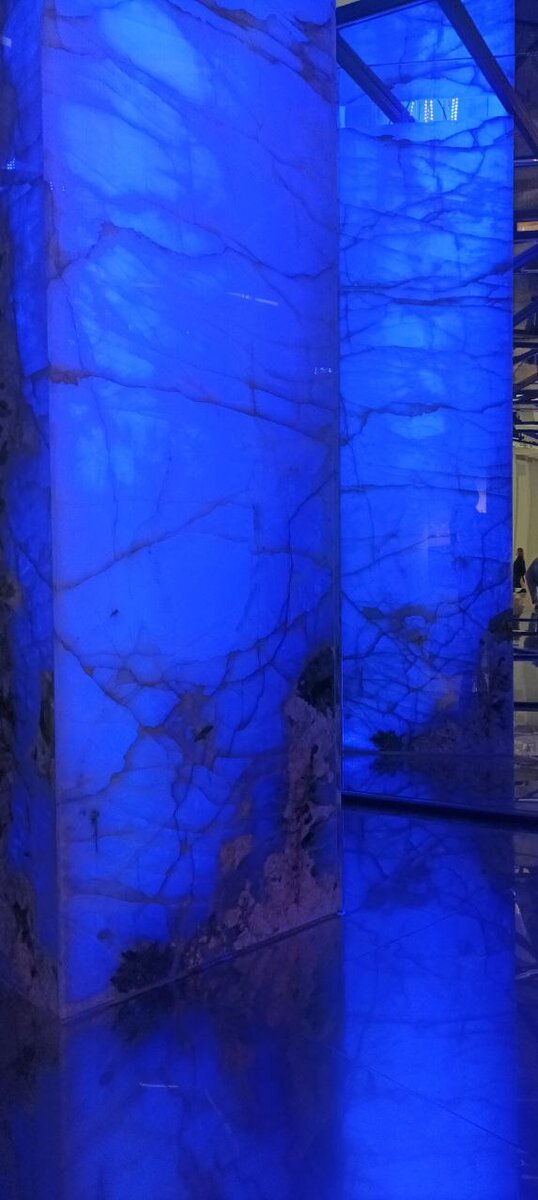 Большая инсталляция из кварцита — Prime Interior