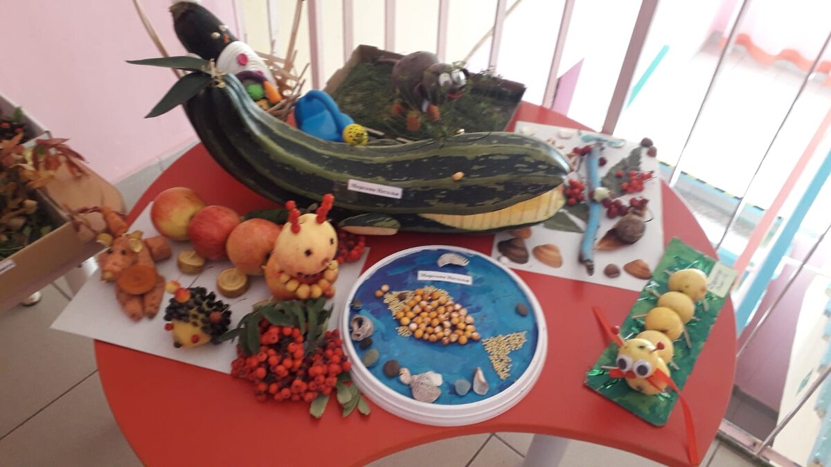 Поделки в садике. Кит из кабачка счастлив.😀