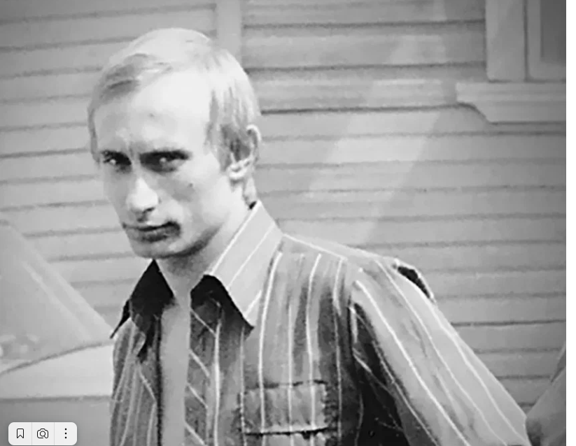 Путин в начале службы в 5 УКГБ по Ленинграду скрин фото атора