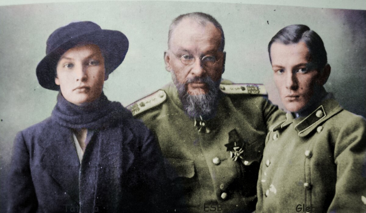 Доктор Боткин с младшими детьми, Татьяной и Глебом