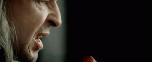 Бесконечно можно смотреть на три вещи: как горит огонь, как течёт вода и как Денетор ест помидорку