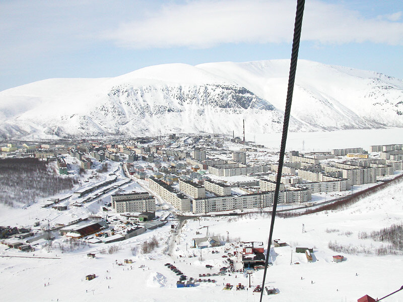 © Lite / CC BY-SA 3.0 (Вид на Кировск с канатно-кресельной дороги, 2006 г.)
