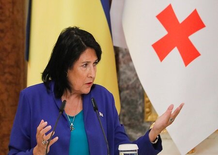    Правящая партии Грузии начинает процедуру импичмента президента Зурабишвили