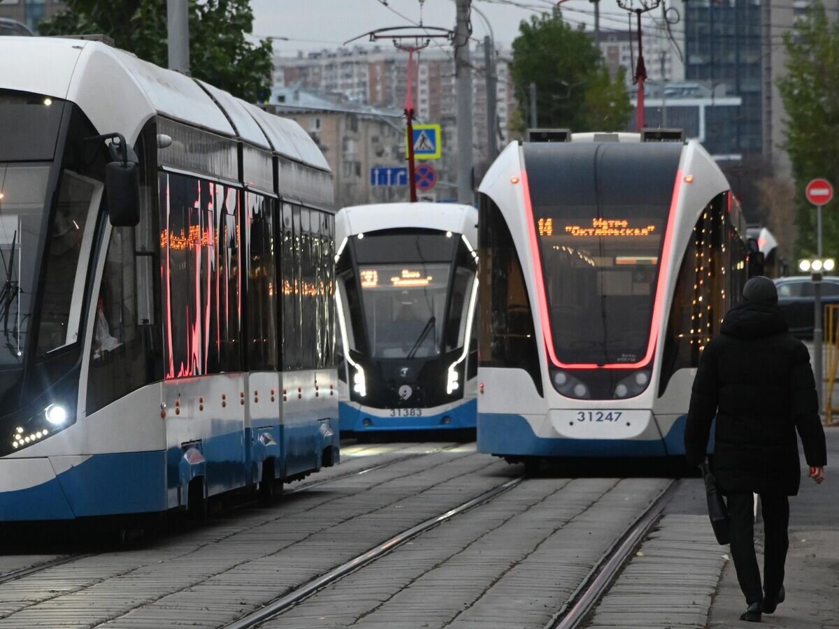    Трамваи на Ломоносовском проспекте в Москве© РИА Новости / Владимир Федоренко