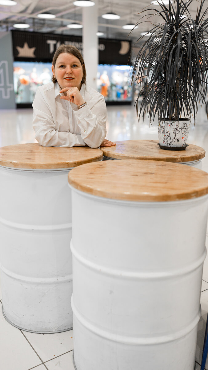 Всем привет! Меня зовут Елена Сокол и я логопед-практик. Я помогаю обычным мамам из нашей с вами жизни заниматься со своими детьми самостоятельно.