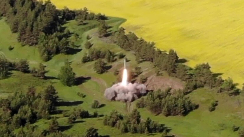     Пуск ракеты ОТРК «Искандер» в зоне СВО (архивные кадры) РИА Новости Пресс-служба Минобороны РФ