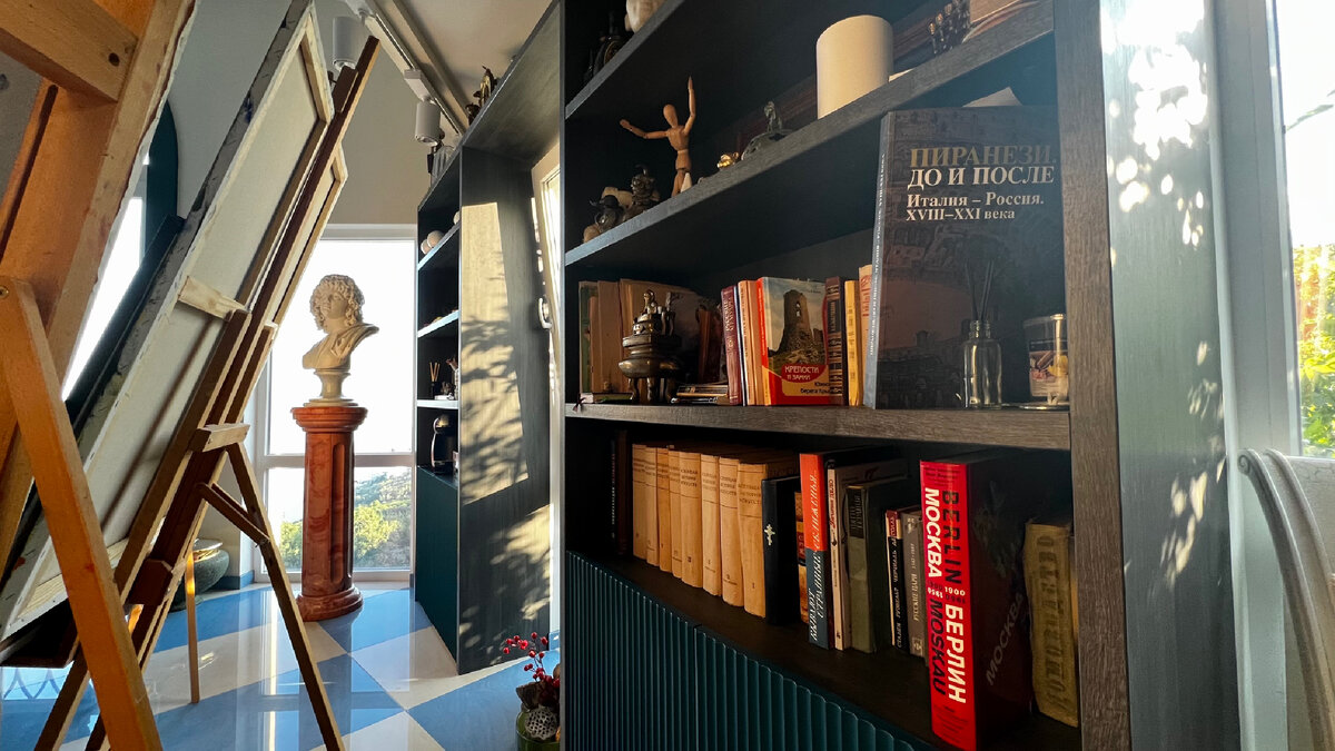 Часть библиотеки в моей мастерской. 