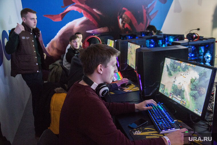    Киберспортсмены России и Украины совместно выиграли турнир по Dota 2