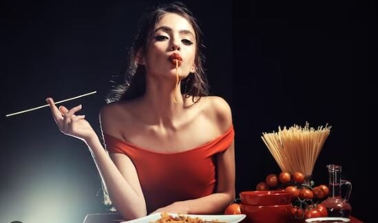 Увы, она ужинает без меня. Ладно, я буду худеть!