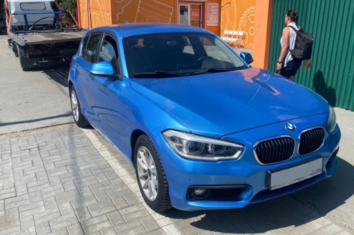    В Новосибирске судебные приставы пришли в салон для «покупки» BMW 118i