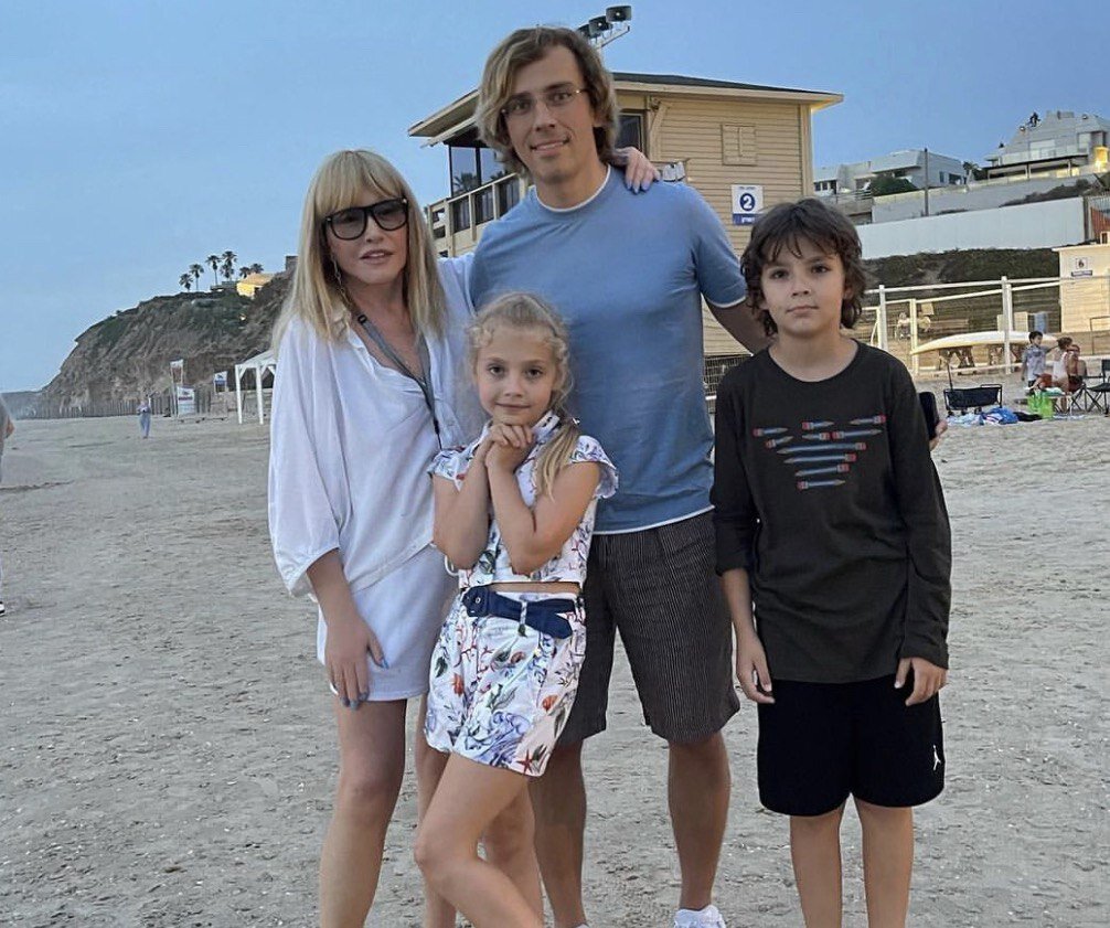 Алла Пугачева и Максим Галкин* с детьми Лизой и Гарри. Фото: соцсети Максима Галкина*