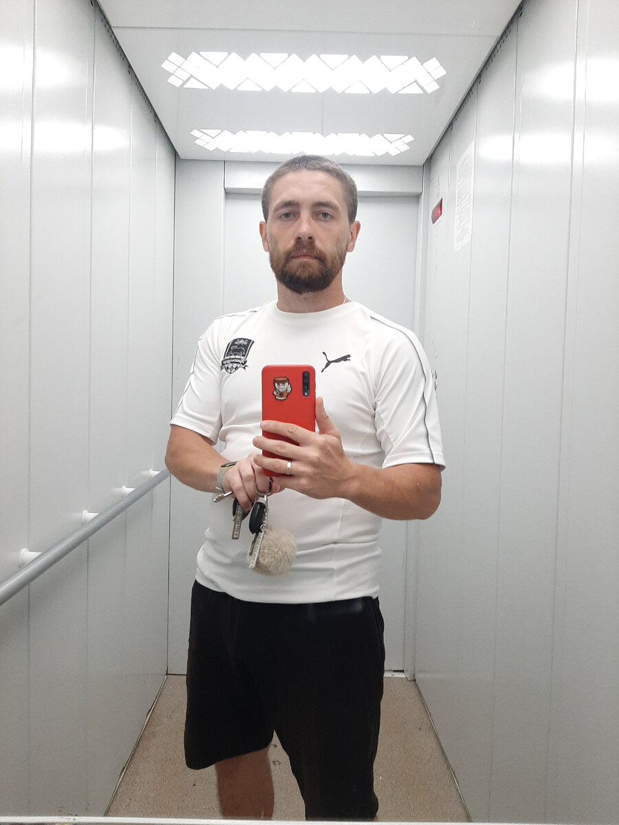 Я собственной персоной. Зачикинился в лифте, так сказать. Фото автора