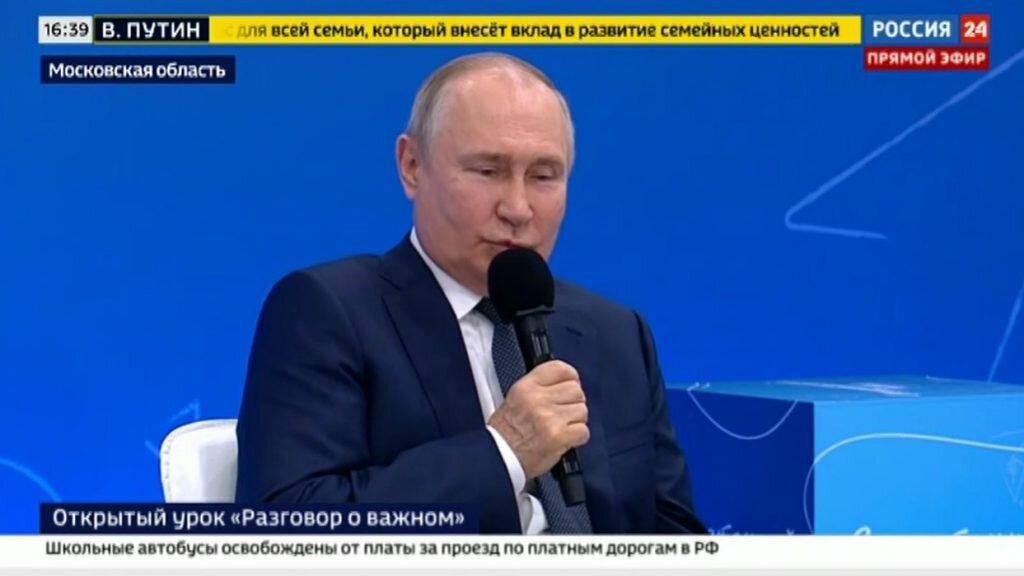    Владимир Путин проводит Открытый урок. Фото: скриншот телеканала "Россия 24"