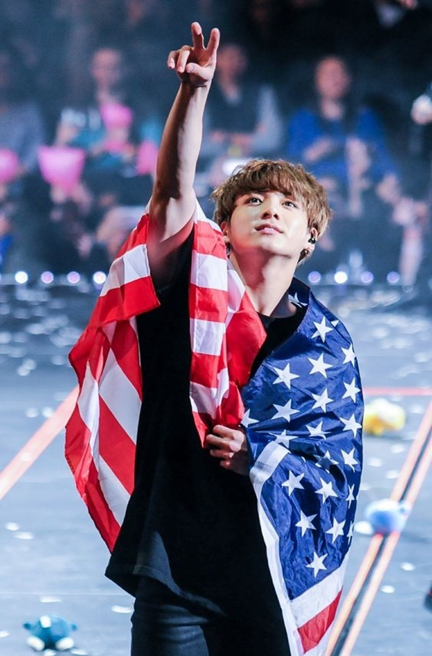 Чонгуку там вполне себе..Вон сколько звёзд сразу навесили! (стихи)