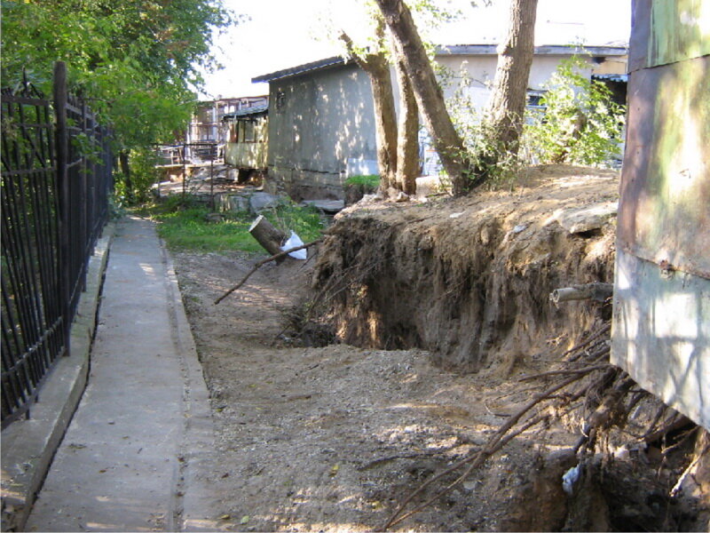 Тот самый оползень на Карамышевской набережной (Москва, 2006 г.), который сподвиг к прочтению учебников заново