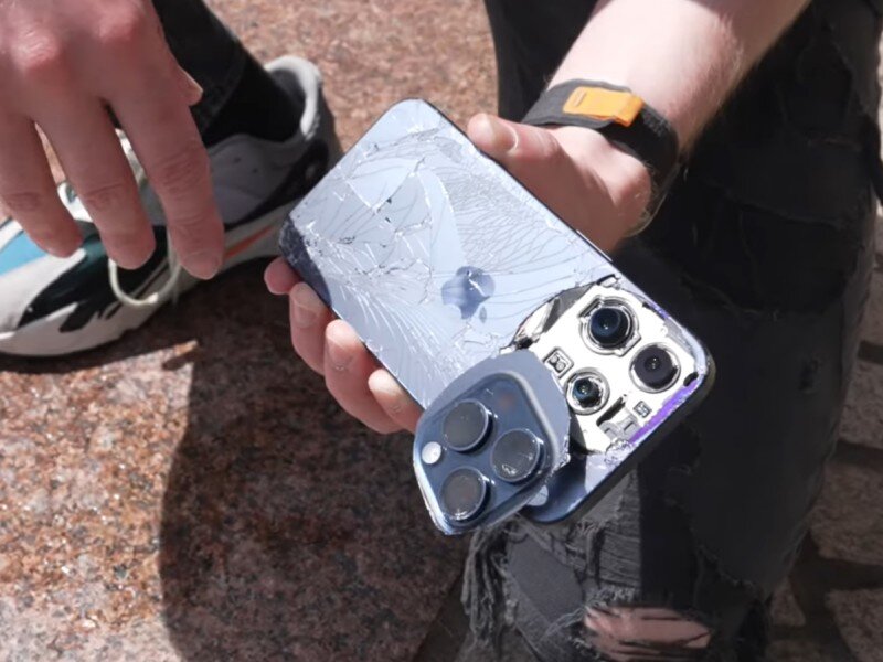   Титановый iPhone 15 Pro провалил тест на прочность [ВИДЕО]