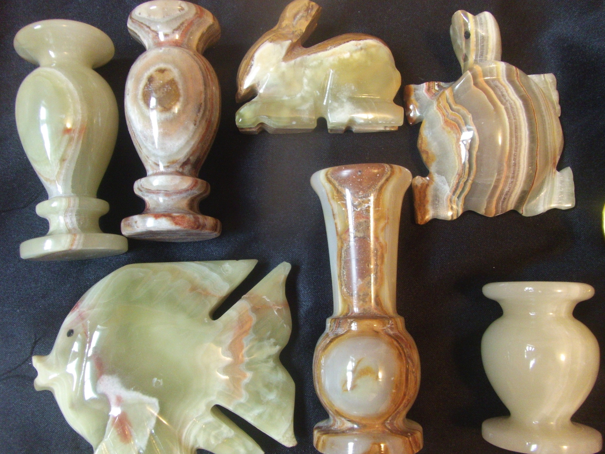 Сувениры из оникса.