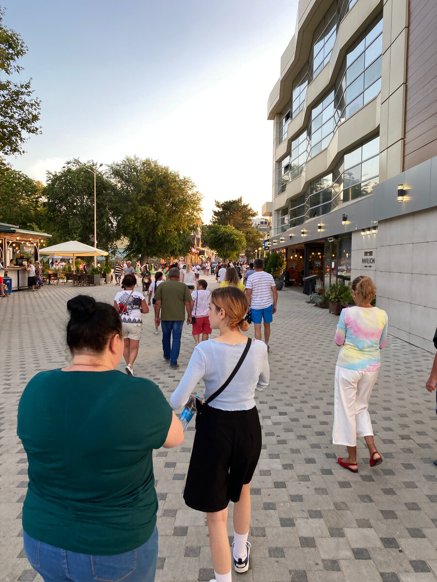 В интернет источниках вы прочтёте, что набережная Анапы по протяженности 1,6 км. На самом деле так считать не верно, это лишь расстояние Центральной набережной.-20