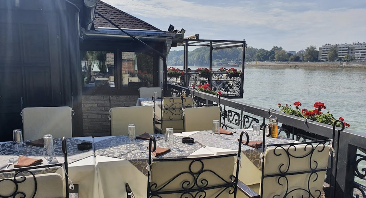 Самая туристическая чарда под Петроварадином. Фото  Миран Матановић