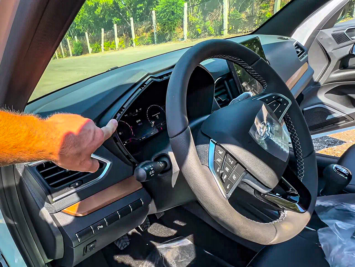 Некомплект на Лада Веста, который везут дилерам