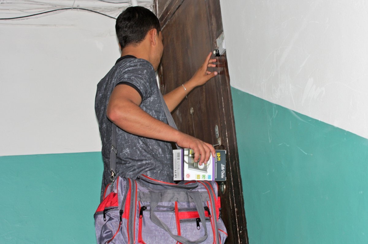    Никто не имеет права заставить вас купить ненужный товар.