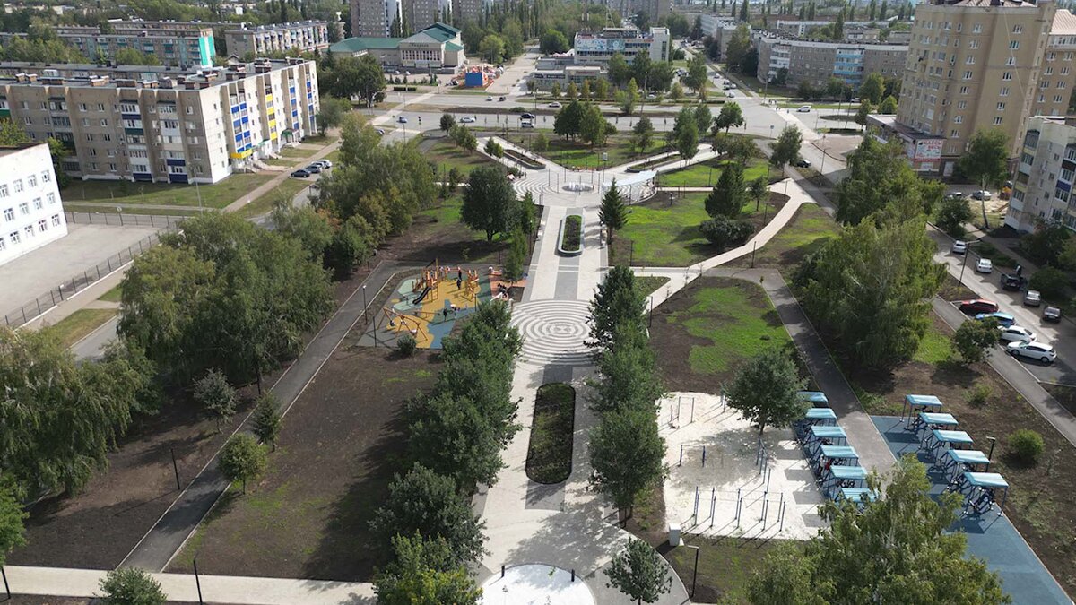    В башкирском городе Салавате преобразили аллею на бульваре