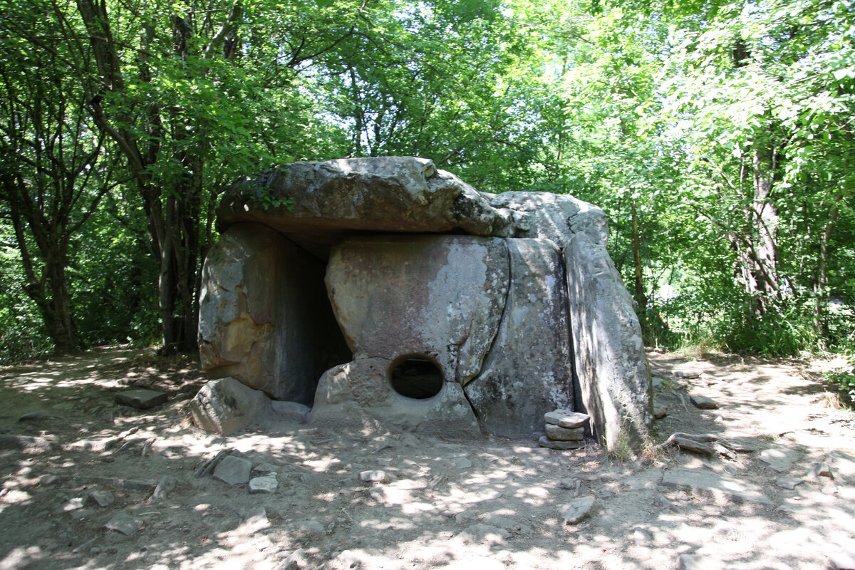Дольмен близ Геленджика