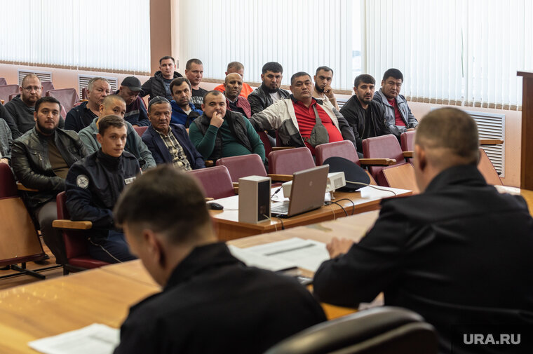    Встреча дорожным инспекторов с перевозчиками Илья Московец © URA.RU