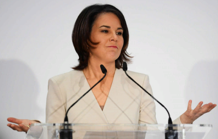 Ну, сказала и сказала! Что такого? Создается впечатление, что Бербок иногда не понимает, что говорит (фото с сайта bangkokbook.ru)