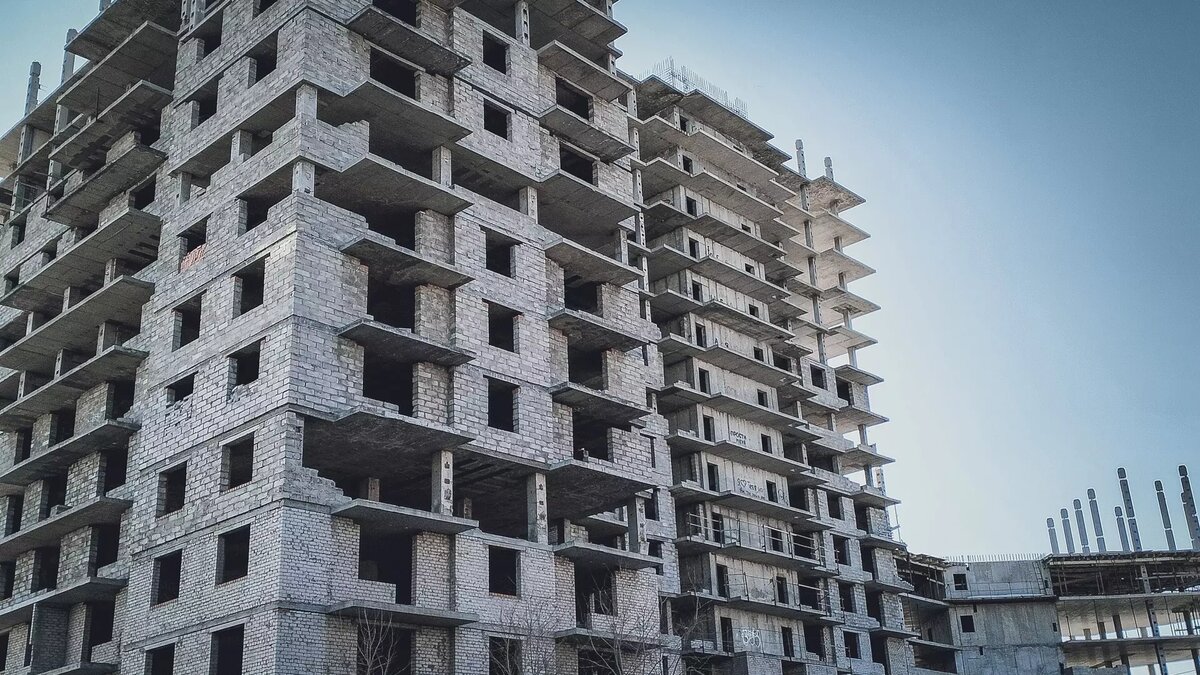     Власти Кстовского округа обратились в полицию из-за прыжков роупджамперов с недостроя, поскольку они не давали своего согласия на организацию подобных развлечений. Об этом NewsNN сообщили в районной администрации.
