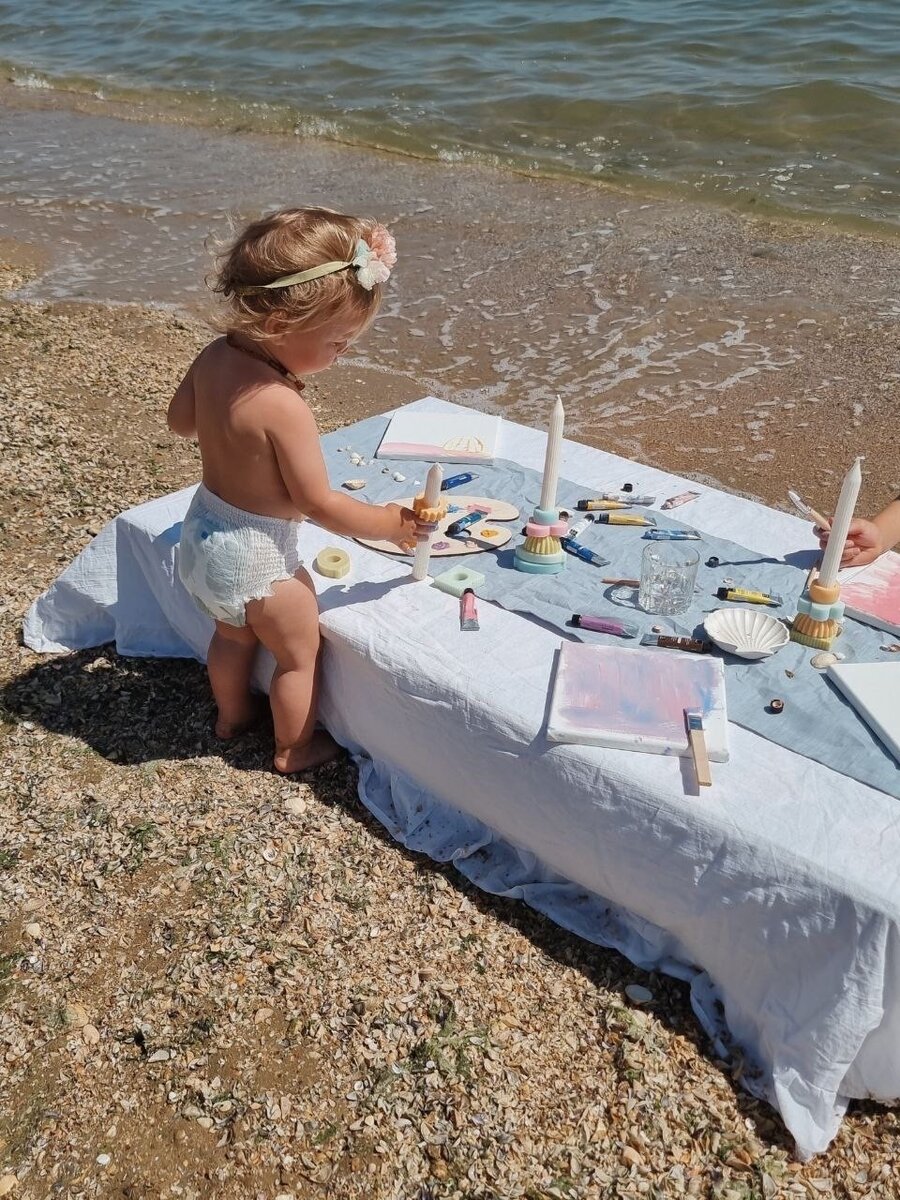 На фото малышка в подгузниках-трусиках Offspring