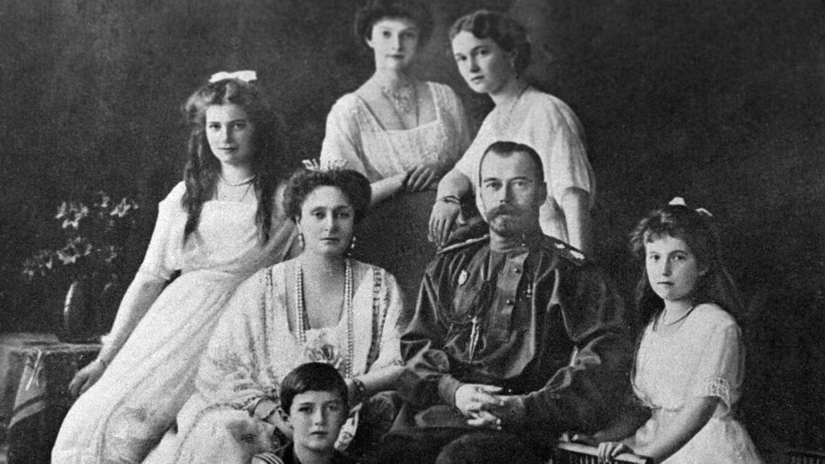    1914 год. Русский император Николай II (в центре) с семьей / Фото: РИА Новости