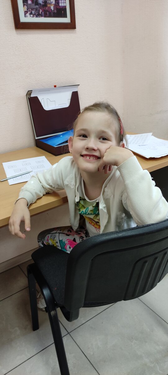 Эра довольна собой. Все невербальные задания дались ей легко