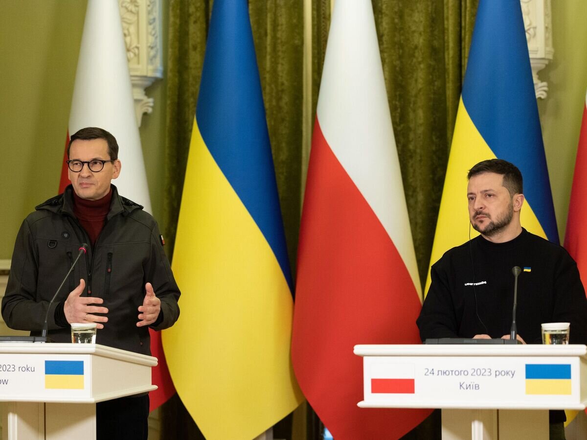    Премьер-министр Польши Матеуш Моравецкий и президент Украины Владимир Зеленский во время встречи в Киеве© Фото : Офис президента Украины