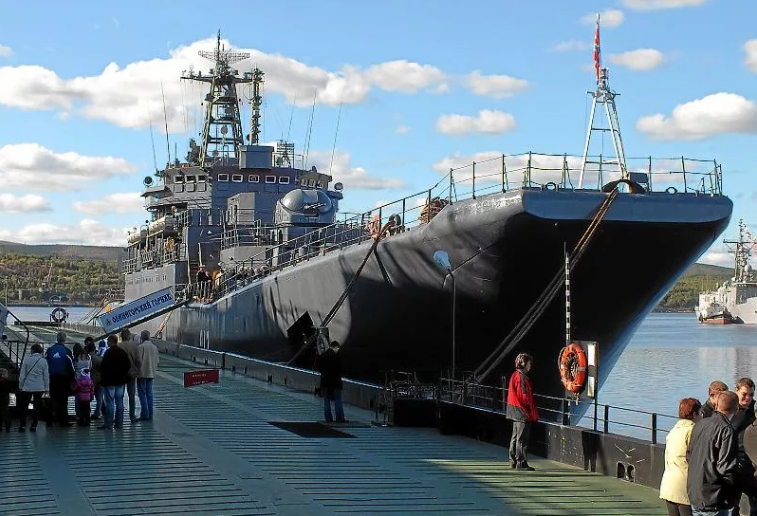 На фото из открытых источников, кстати, хорошо видна артиллерийская установка