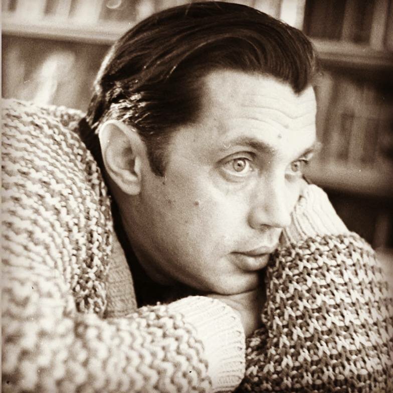 Роберт Рождественский