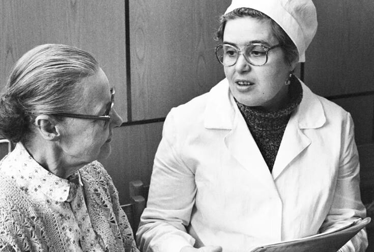 Наталия Королева стала практикующим врачом-хирургом