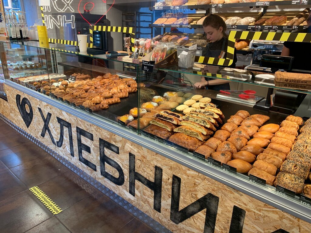 Продавец в пекарню. Лавка пекаря санкт-петербург проспект стачек 39т. Hobz пекарня спб. Ферма кондитерская пассаж. Работница пекарни.