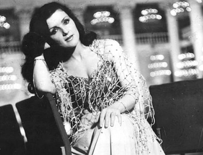 Бытует мнение, что у нас только Пугачева жестко расправлялась с конкурентками (причем не только со своими, но и с дочкиными). Нет. Не только Пугачева.-4