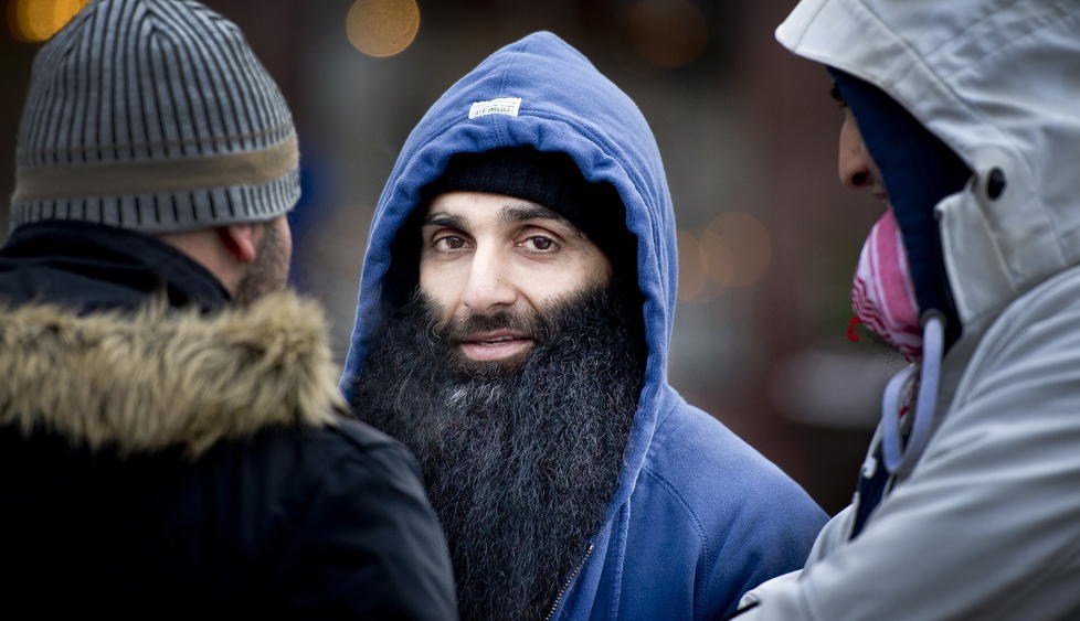 Борода в исламе можно ли. Арфан Бхатти. Арфан Бхатти мусульманин. Бородатый мусульманин. Борода мусульманина.