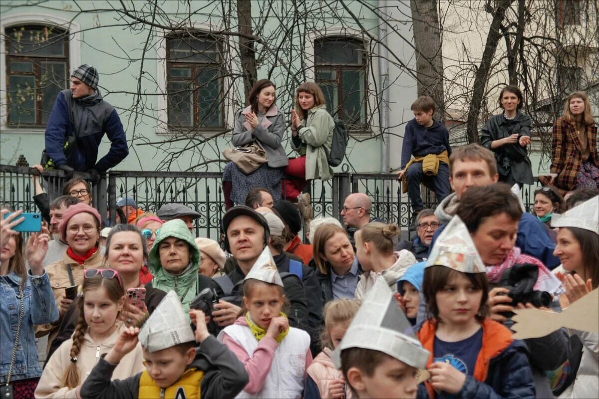 Участники Воскресных Хохловских Стояний (фото из ТГ-канала акции)