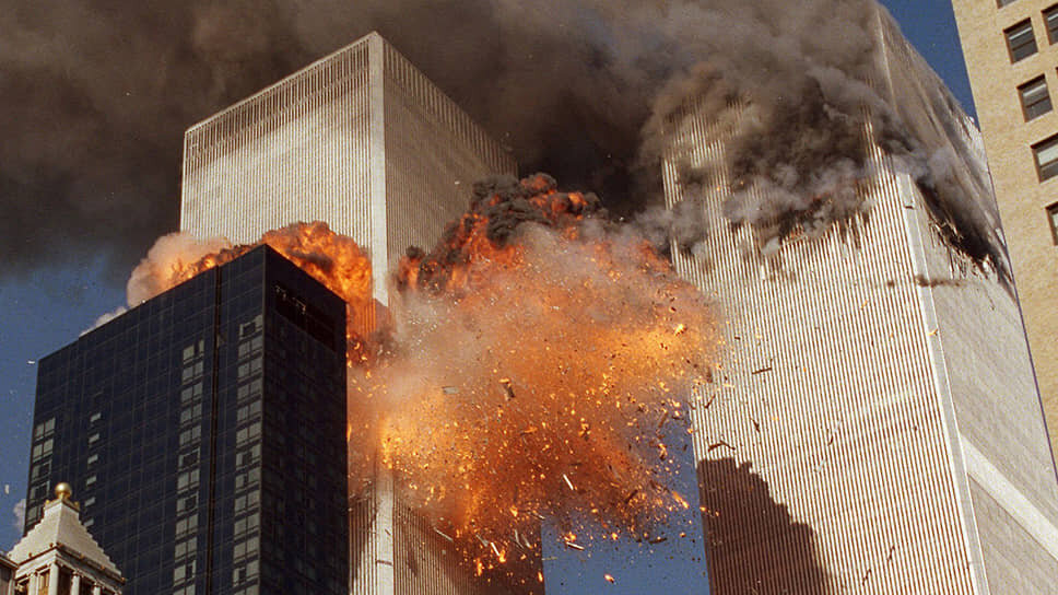    Утром 11 сентября 2001 года 19 боевиков-смертников из террористической организации «Аль-Каида» (запрещенной в РФ) захватили четыре пассажирских самолета. Два лайнера были направлены в башни Всемирного торгового центра в Нью-Йорке. Третий — в здание Пентагона недалеко от Вашингтона. Пассажиры и команда четвертого судна попытались перехватить управление — он упал в поле в штате Пенсильвания Chao Soi Cheong / AP