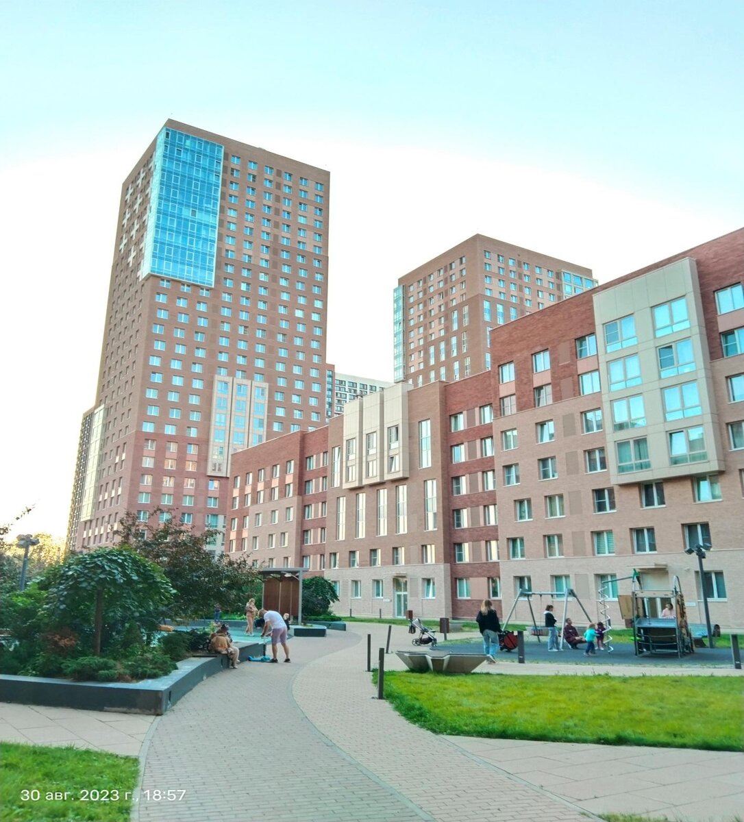 Двор комплекса. Фото: Елена Власенко 