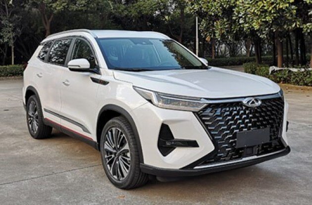 На фото: Кроссовер Tiggo 8 Pro