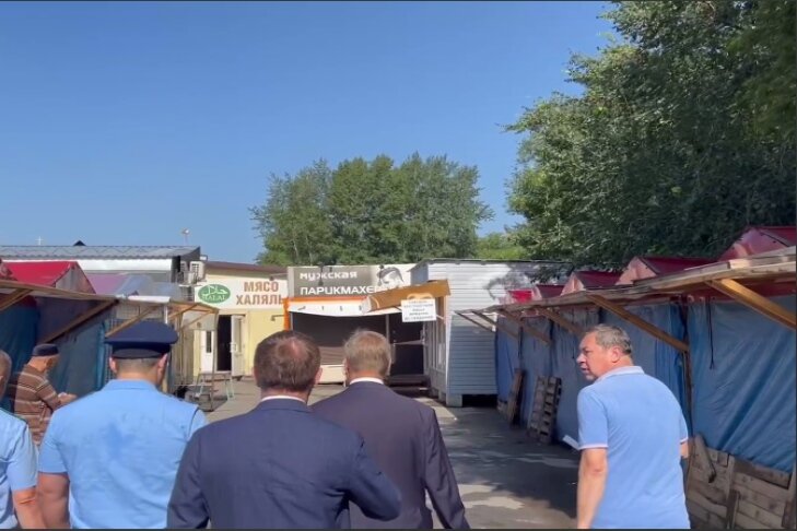 Приехал мэр города. Хилокский рынок Новосибирск. Хилокский рынок Новосибирск 1990-х. Хилокский рынок Новосибирск фото.