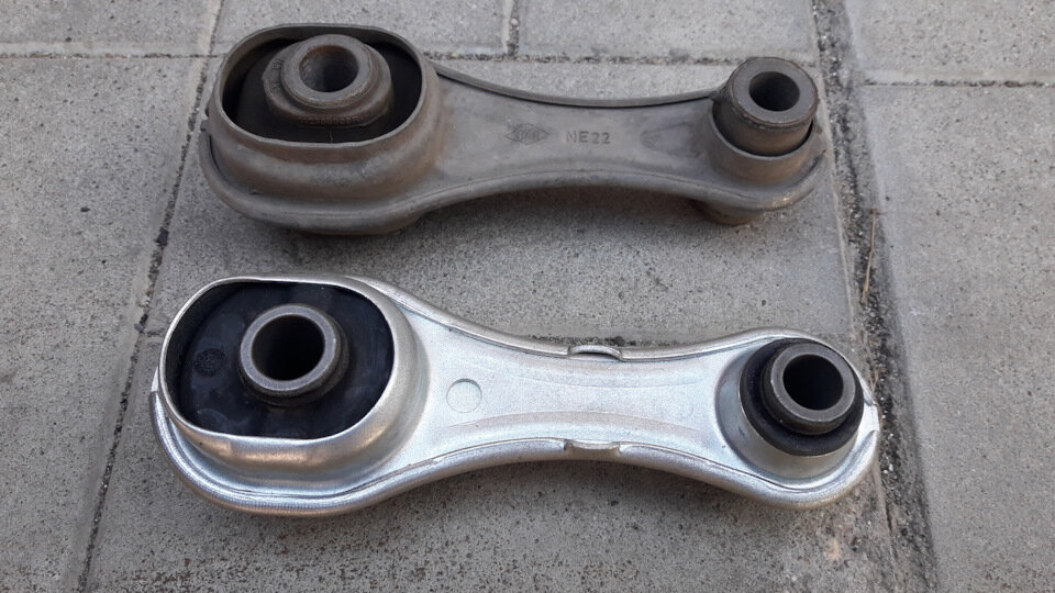 Сверху родная старая опора, внизу опора CORTECO.