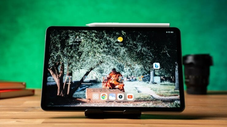    Экран яркий, сочный и выдает четкую картинку