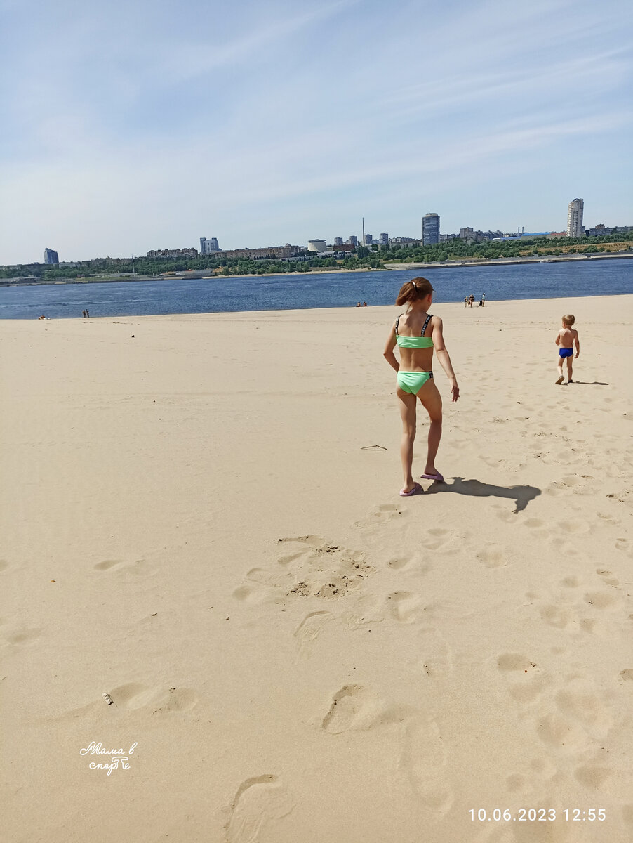 Пляж рядом с арендованным домиком. 